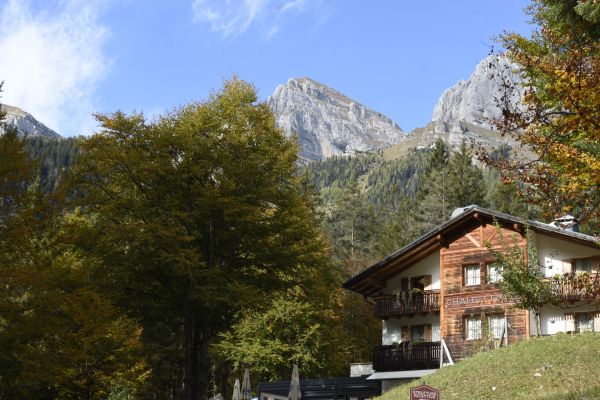 Locations de chalets à la montagne : comparatif des sites de réservation en ligne